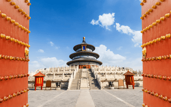 Pemandangan Tembok Besar China, salah satu destinasi terbaik di China untuk liburan trending.