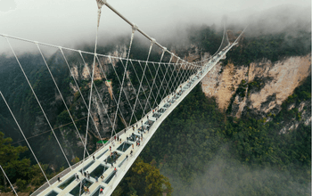 Pemandangan gunung Zhangjiajie Avatar dengan itinerary 10 hari untuk wisata keluarga dan pasangan.