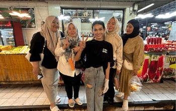 Gambar pasar Chatuchak di Bangkok, destinasi utama untuk trip jastip Bangkok bersama Sann Holiday.